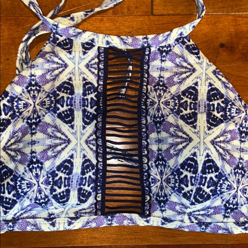 Bikini - Picture 3 of 4